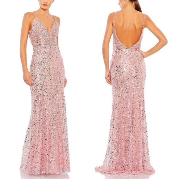 MAC DUGGAL Rose Embellished Plunge Neck Sleeveless Trumpet Gown - Reemoly